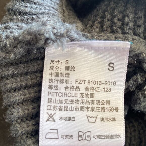 Dog or Cat Knitted Sweater Gray Hoodie with Pom & Star Design Size S NWT - Picture 6 of 8